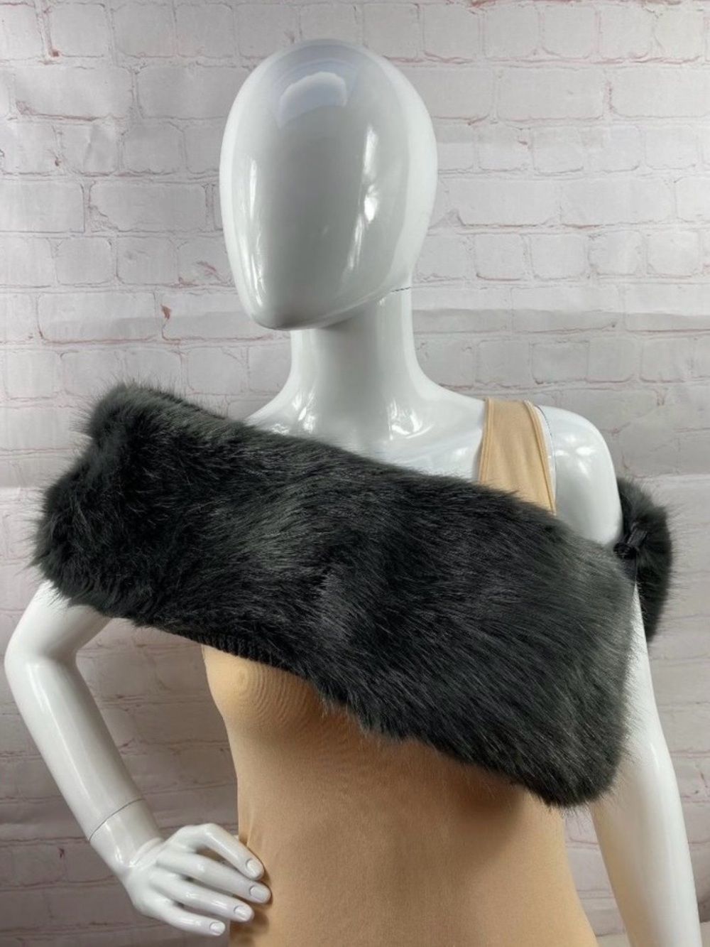 NWT Banana Republic Faux Fur & Knit Scarf Gray Black Leather Tie